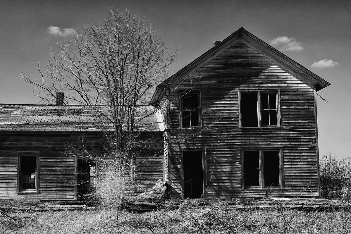 Un hombre quiso sorprender a su madre internada decorándole la casa, pero al entrar a la propiedad descubrió un hecho impactante (Imagen ilustrativa)