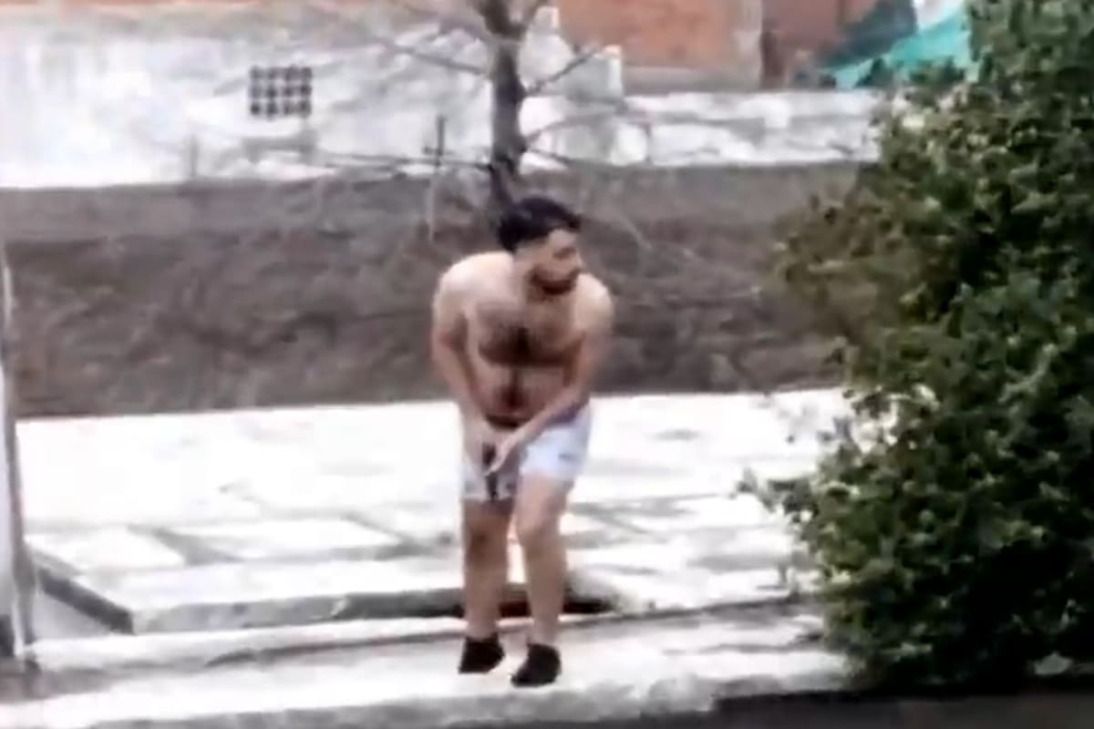 Un hombre salió a la terraza de su casa para evitar un robo.