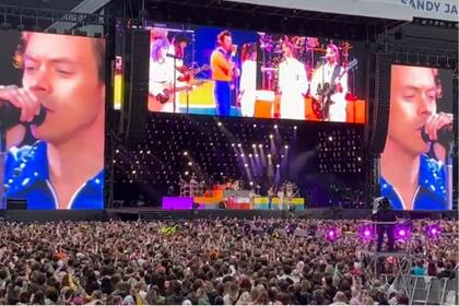 Un hombre se cayó desde la tribuna en un show que Harry Styles realizó en Reino Unido