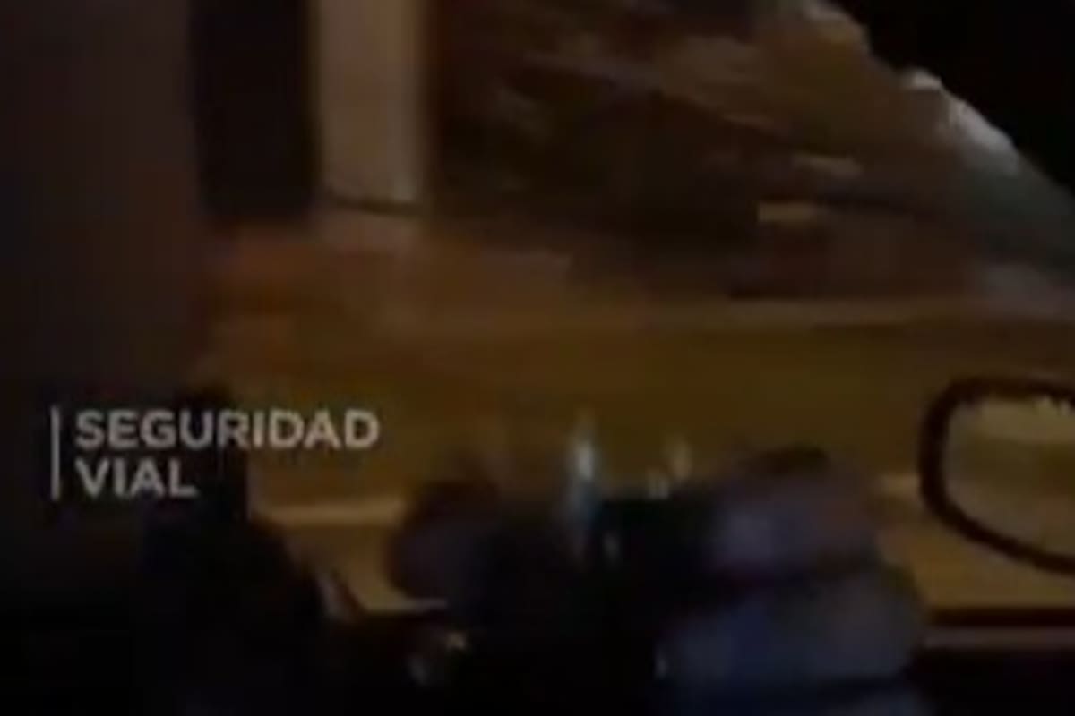 Un hombre se grabó tomando whisky en la Ruta 2 y lo subió a las redes