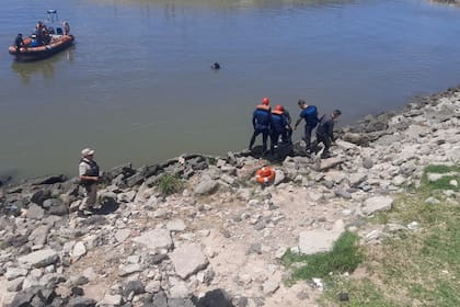 Un hombre se tiró al agua en la Costanera Norte y murió