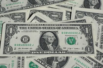 Un hombre se volvió millonario en minutos luego de comprar un boleto en la lotería