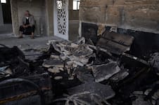 Colonos israelíes incendian dos mezquitas en Cisjordania y recrudece la violencia