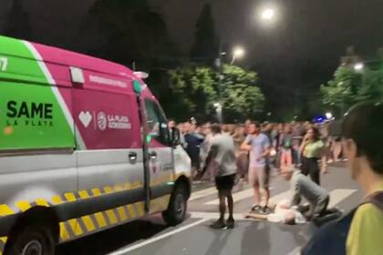 Un hombre sufrió un para cardíaco durante un cacerolazo en La Plata