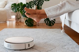 Un hombre usó una aspiradora robot para atrapar a su mujer cuando le era infiel: lo indemnizaron y era todo alegría hasta que terminó preso