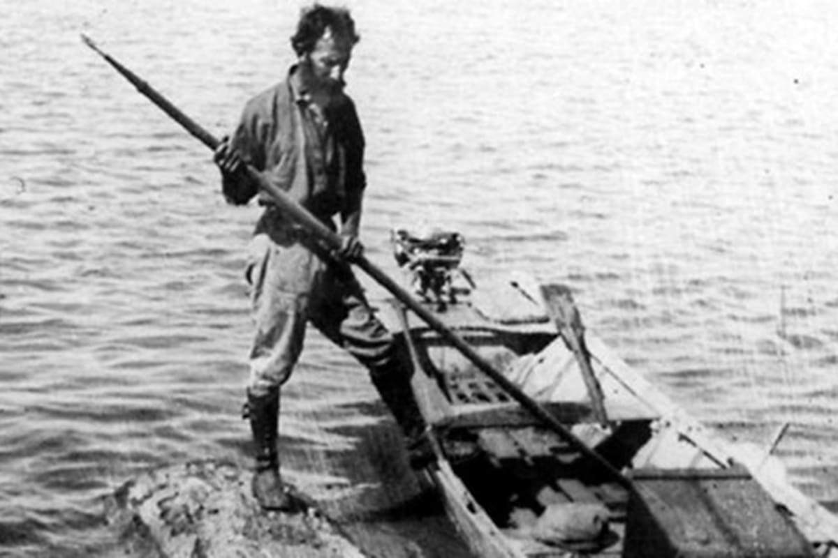 Un Horacio Quiroga ascético y con barba en las aguas del Paraná