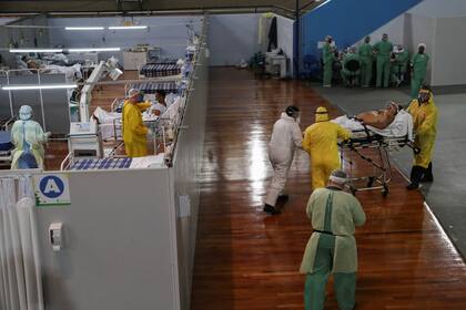 Un hospital de campaña montado en un gimnasio de la localidad de San Andrés, en el estado de San Pablo, el más golpeado por la pandemia
