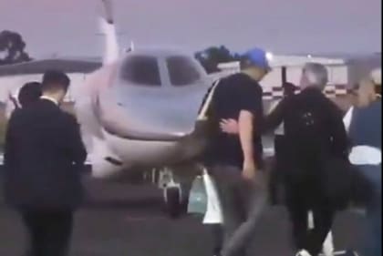 Un imagen del vuelo de Manuel Adorni a Punta del Este durante el último Carnaval
