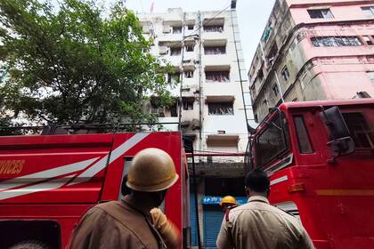 Un incendio arrasa un hotel en Calcuta y causa al menos 14 muertos