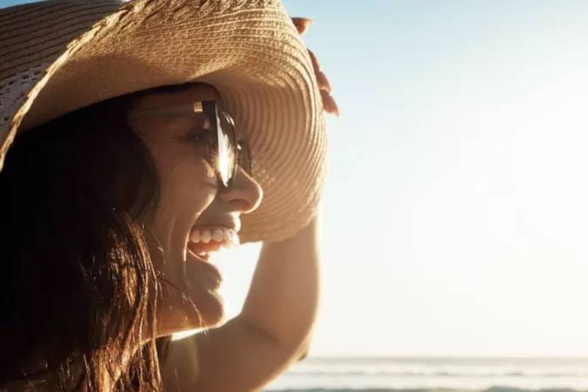 Un índice UV superior a 3 indica niveles en los que podría producirse una exposición solar dañina y quemaduras solares, según la OMS.