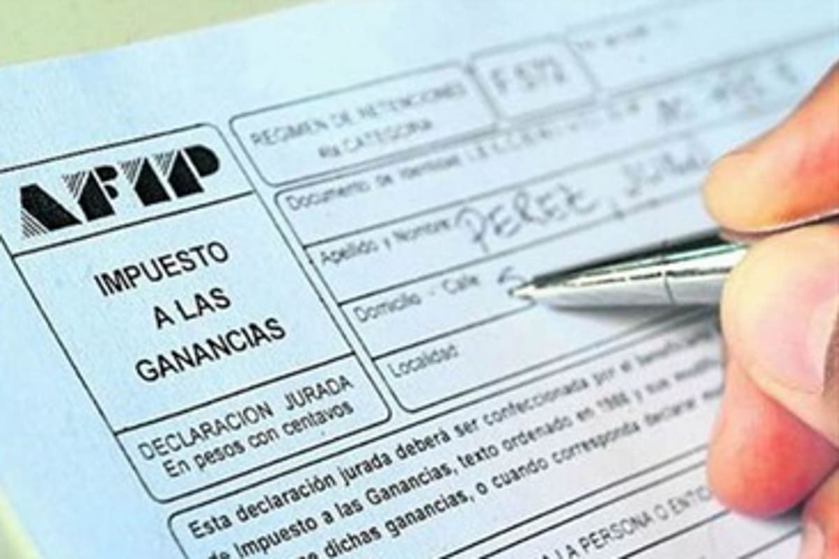 Un informe de una consultora muestra que la masa salarial se recuperó en el sector estatal, pero cayó entre los empleados privados