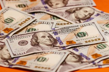 Un informe del Indec estima que los argentinos guardan US$271.499 millones por fuera del sistema financiero