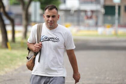 Un informe del Observatorio de la Deuda Social de la UCA pone de manifiesto cómo las condiciones de vida determinan el acceso y la trayectoria escoalar; Adrián es uno de los tantos que abandonó el secundario, hoy va a retomar gracias al Plan Fines.