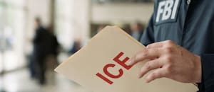 Un informe revela que el FBI dejaría de lado investigaciones que involucren al ICE