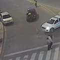 Quiso evadir un control, embistió a un inspector de tránsito y lo arrastró cinco cuadras en el capot