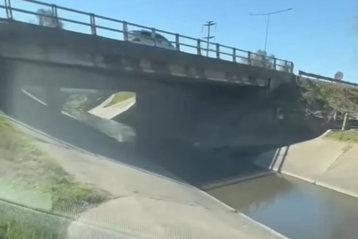 Un instructor de manejo hizo una peligrosa maniobra para evitar el tránsito