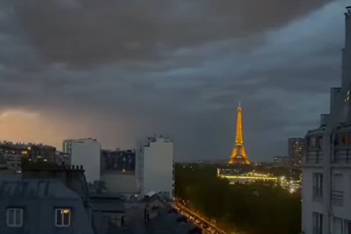 Un intenso temporal en París dejó dos muertos y 17 heridos, en medio de las altas temperaturas