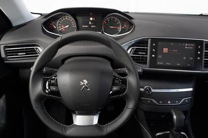 Un interior muy confortable y con la posición i-Cockpit