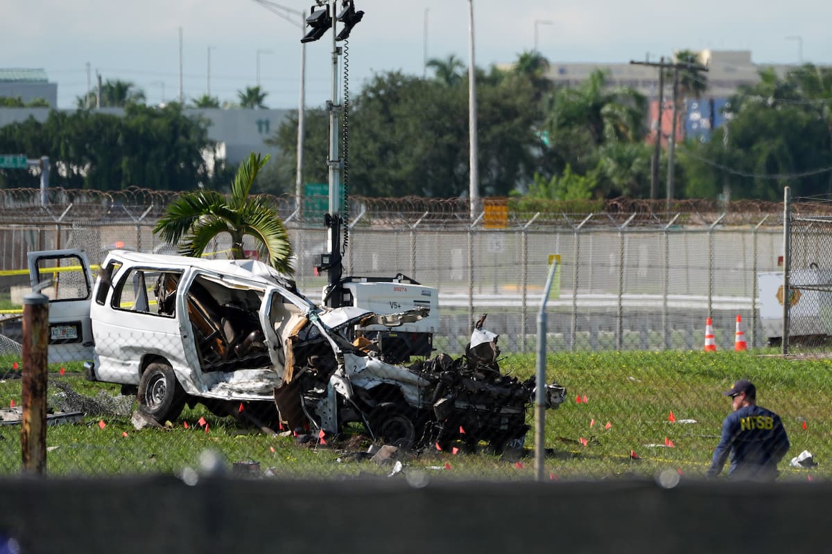Un investigador de la Junta Nacional de Seguridad en el Transporte (NTSB, por sus siglas en inglés)