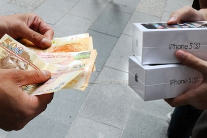Un iPhone 5S durante su lanzamiento. En esa carrera insólita por la obsolescencia de los dispositivos electrónicos, no siempre es necesario adquirir el último modelo presentado en el mercado