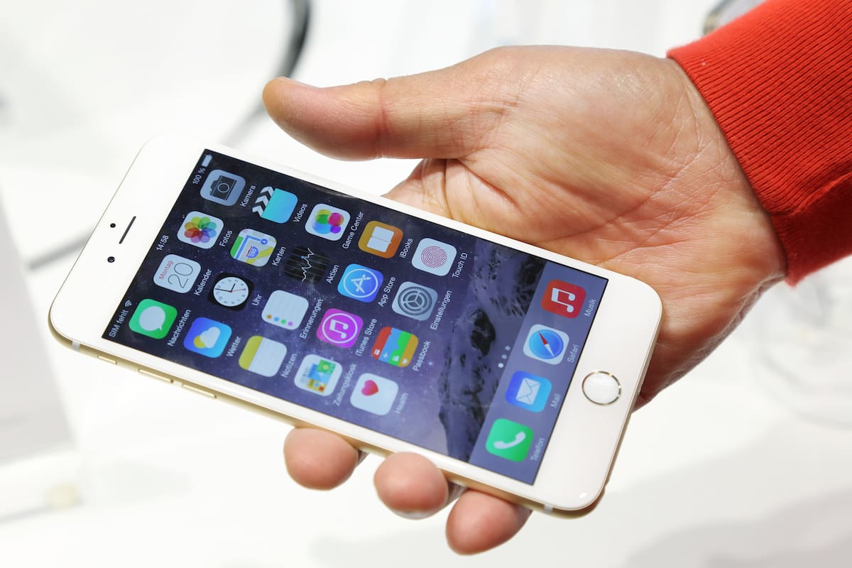 Un iPhone 6S; el modelo es uno de los que participa en la demanda colectiva por la que Apple desembolsará US$3 millones en Argentina