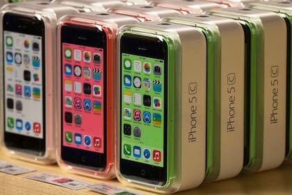 El iPhone 5C es uno de los teléfonos celulares que ya no podrán usar WhatsApp desde el 1° de septiembre