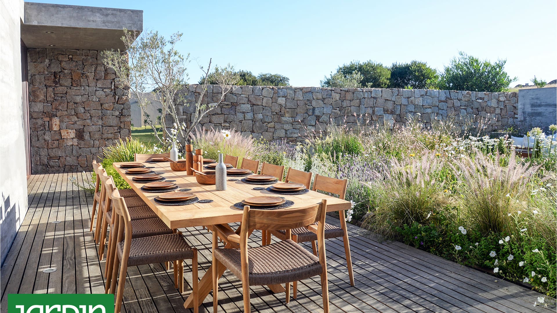 Un jardín interno diseñado por la paisajista Amalia Robredo.
