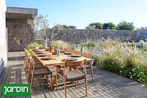 Un jardín interno diseñado por la paisajista Amalia Robredo.