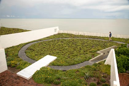 Un jardín particular frente al mar en Necochea. Este sector está tapizado con gazanias de flor amarilla.
Grupo Jardín Necochea Quequén asesorado por Ignacio Van Heden