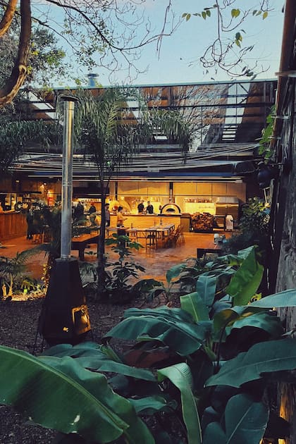 Un jardín salvaje donde vale la pena dejarse la campera puesta para disfrutarlo