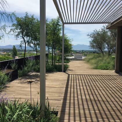 Un jardín ubicado en la Provincia de Salta con un horizonte deslumbrante.