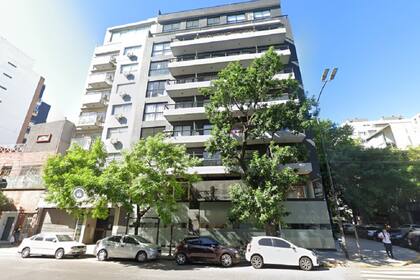 Un joven cayó al vacío desde la terraza de un edificio