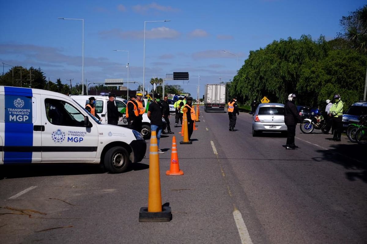 Un joven cordobés viajó hasta Mar del Plata para ver a su novia. Exhibió documentación ajena para engañar a los controles. Dio positivo en el test de coronavirus.