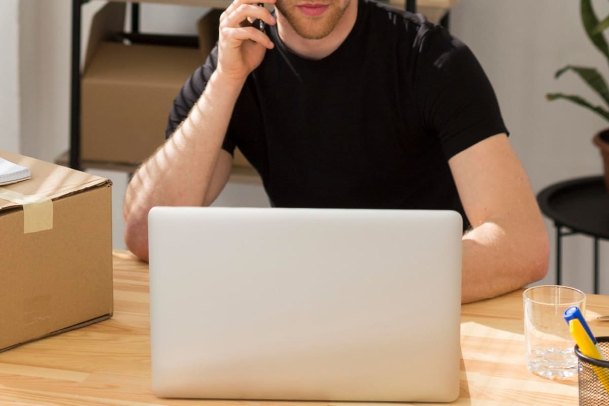 Un joven creó una tienda en línea y gana miles de dólares con la venta de velas orgánicas
