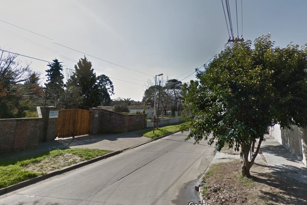 Un joven de 18 años murió con un disparo en la cabeza y la policía busca a un adolescente de 15 años que habría manipulado el arma