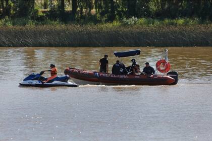 Un joven de 19 años es buscado en el río Luján tras arrojarse durante la madrugada desde un barco donde festejaban un cumpleaños.