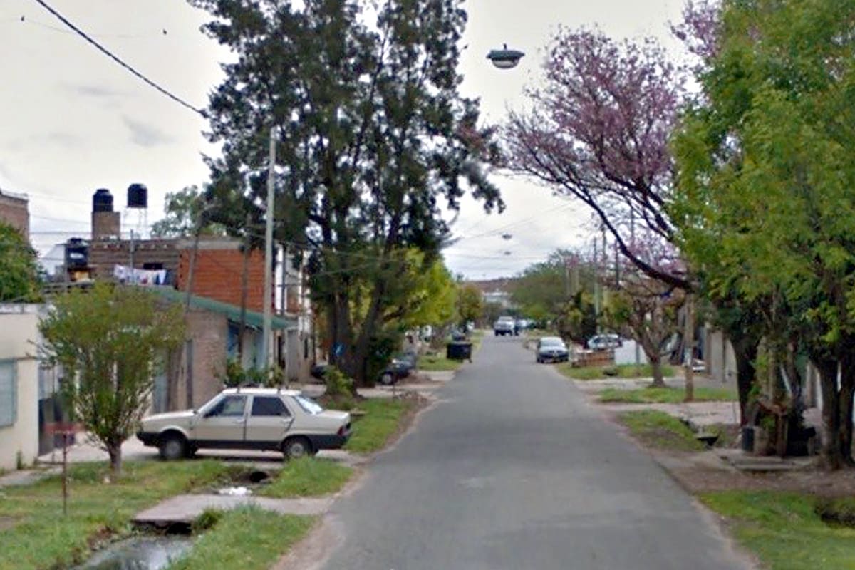 Un joven de 22 años fue encontrado muerto en el techo de una vivienda en La Plata