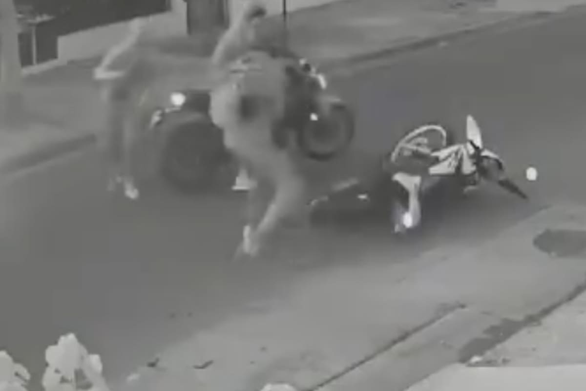 Un joven de 24 años no opuso resistencia pero igual perdió un riñón y el bazo por el disparo de un motochorro, que robó su moto. Ocurrió en Isidro Casanova. Está en el Hospital Balestrini.