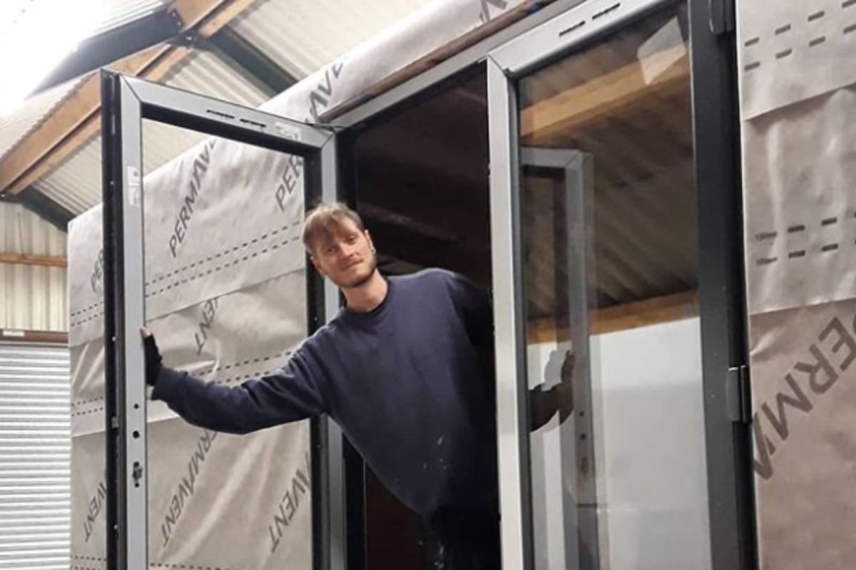 Un joven decidió aprovechar la cuarentena para construir una vivienda sustentable. Ahora, dado el complejo escenario económico en todo el mundo, decidió rifarla para ayudar a los que más lo necesitan