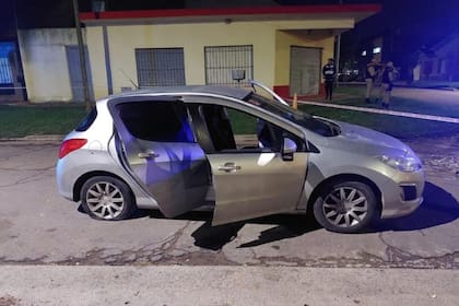 Un joven fue asesinado a balazos en el barrio Florencio Sánchez cuando se encontraba en ub auto junto a un amigo y su padre