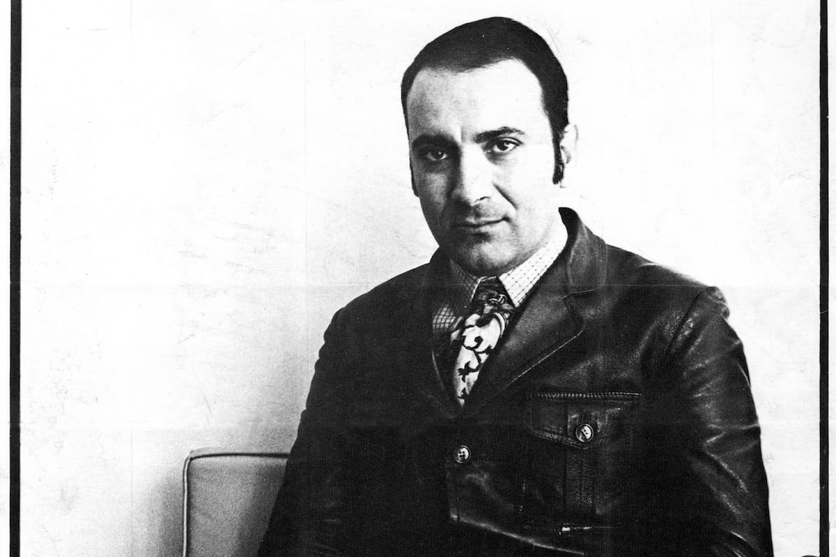 Un joven Manue Puig, Con una obra que se nutrió del melodrama, el universo cinematográfico y los giros del habla común, la vigencia del autor de El beso de la mujer araña se mantiene a 30 años de su muerte