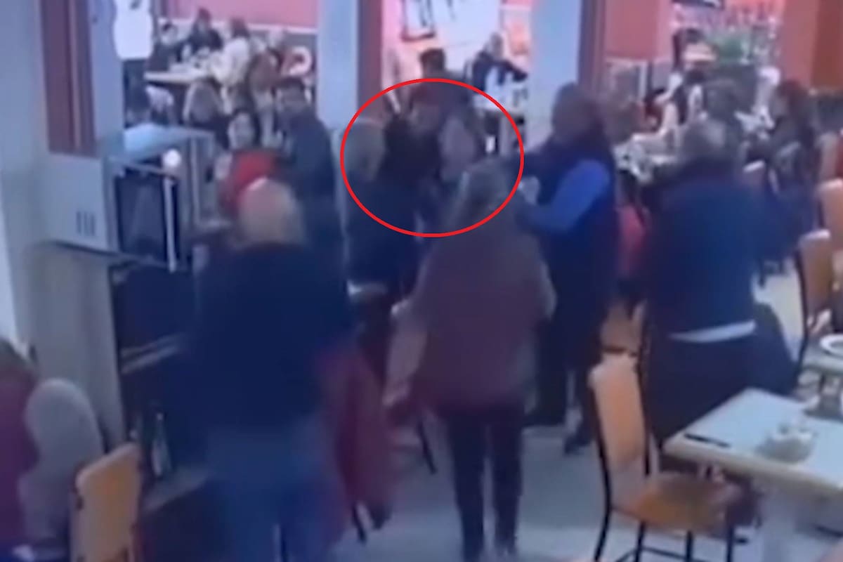 Un joven mozo salvó a una turista que se había atragantado en un restaurante de Córdoba