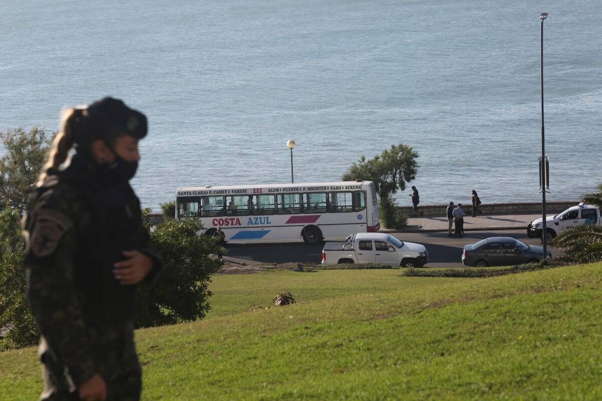 Un joven murió al caer de un colectivo en Mar del Plata (Mauro Rizzi)