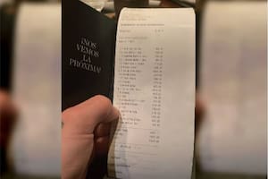 Un joven se quejó en Twitter de los impuestos que tuvo que pagar por su cena en un restaurante y otro tuitero le contestó con un detalle que lo dejó en ridículo