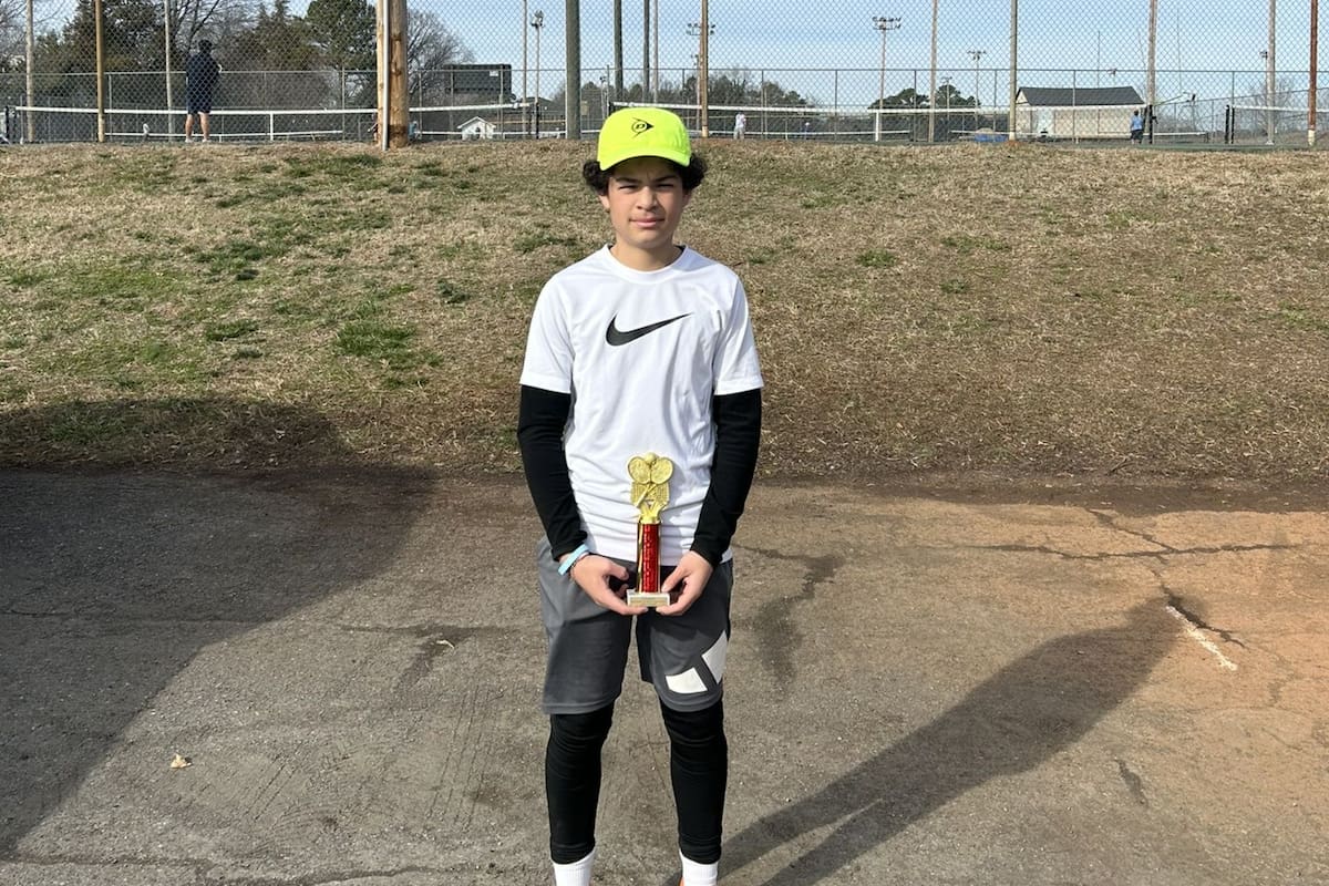 Un joven venezolano de 15 años es una promesa del tenis en Carolina del Norte