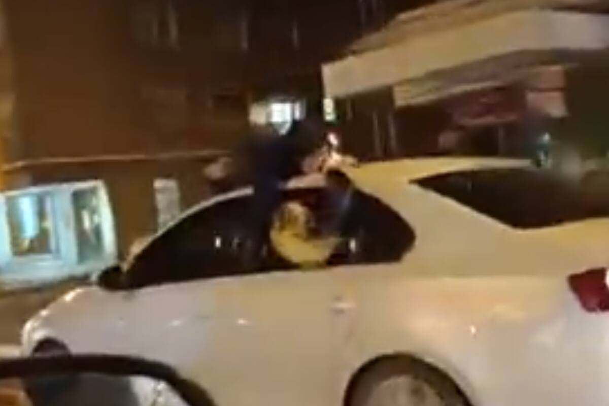 Un joven viajó sobre techo de un auto en Mar del Plata