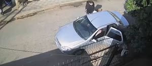 Volvía de cobrar la jubilación, pidió un viaje por una aplicación y el chofer escapó con todo su dinero
