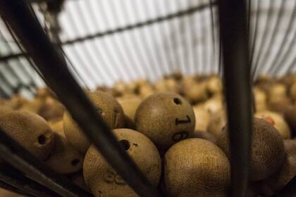 Un juego de azar macabro definiría el destino de los dos militares que serían fusilados