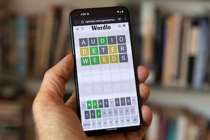 Un juego de Wordle en la pantalla de un celular, el viernes 15 de julio de 2022 en Boston. Hasbro Inc. y The New York Times, propietario de Wordle, anunciaron el jueves que el juego de mesa "Wordle: The Party Game" estará disponible en Norteamérica a partir de octubre. (Foto AP/Michael Dwyer)