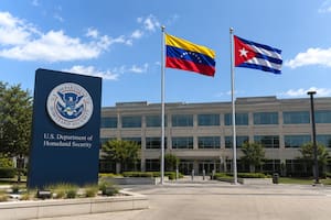 Uscis retoma procesamiento de asilos, green cards, permisos de trabajo y naturalización